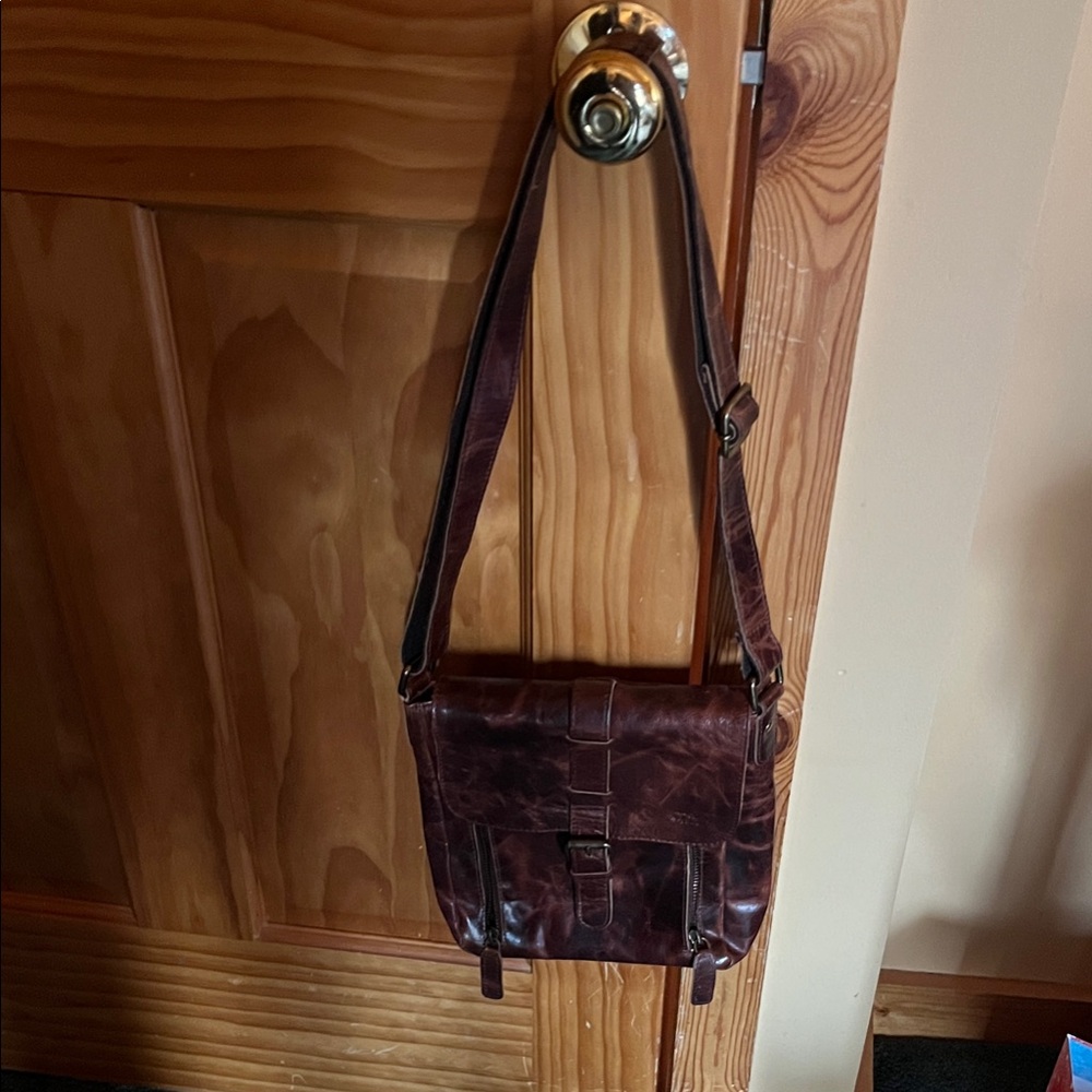 Stylish Chestnut Brown Genuine Leather Messenger Bag